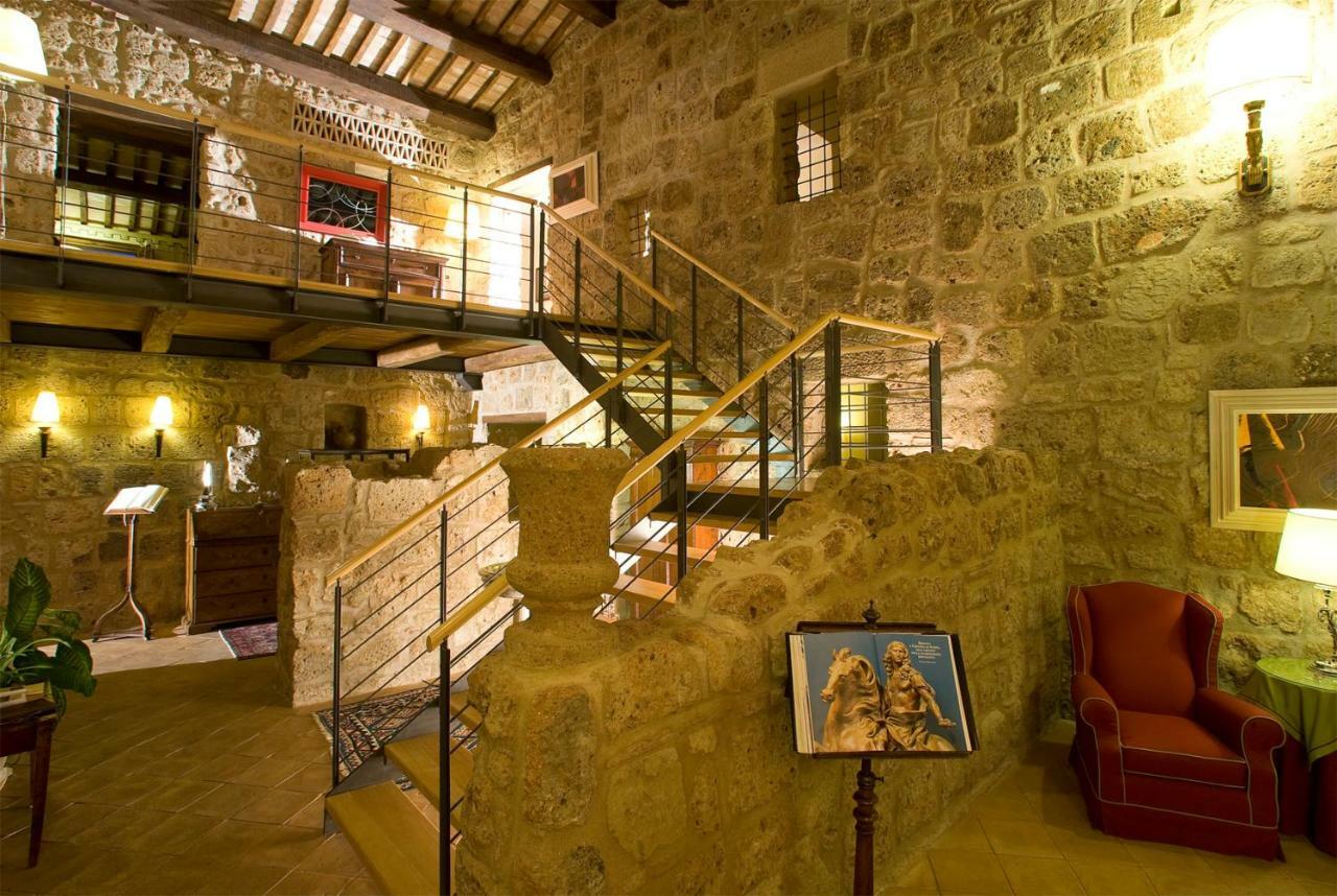 & 4* Sovana